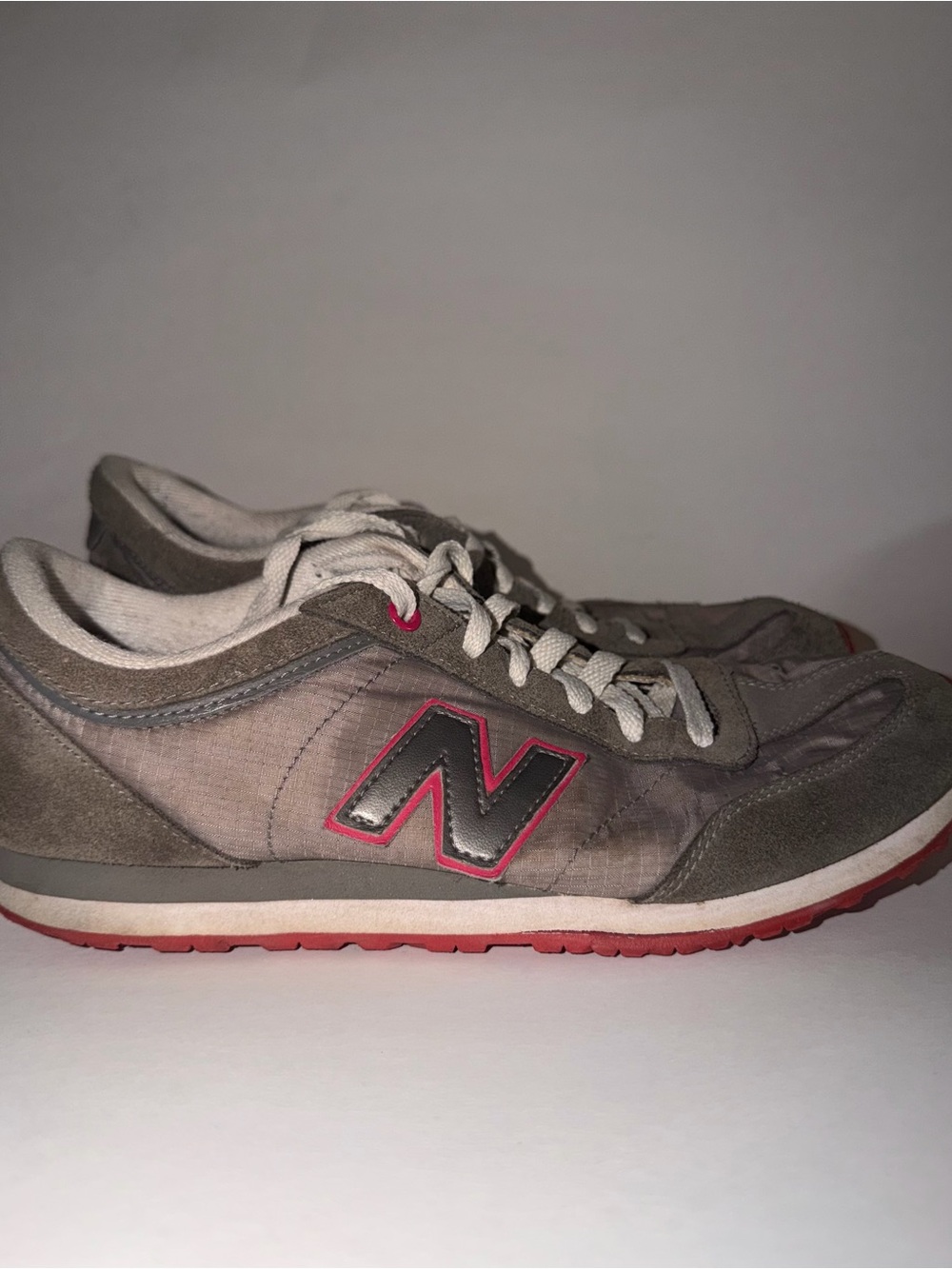 New Balance Men's Gray Sneakers with Pink Trim